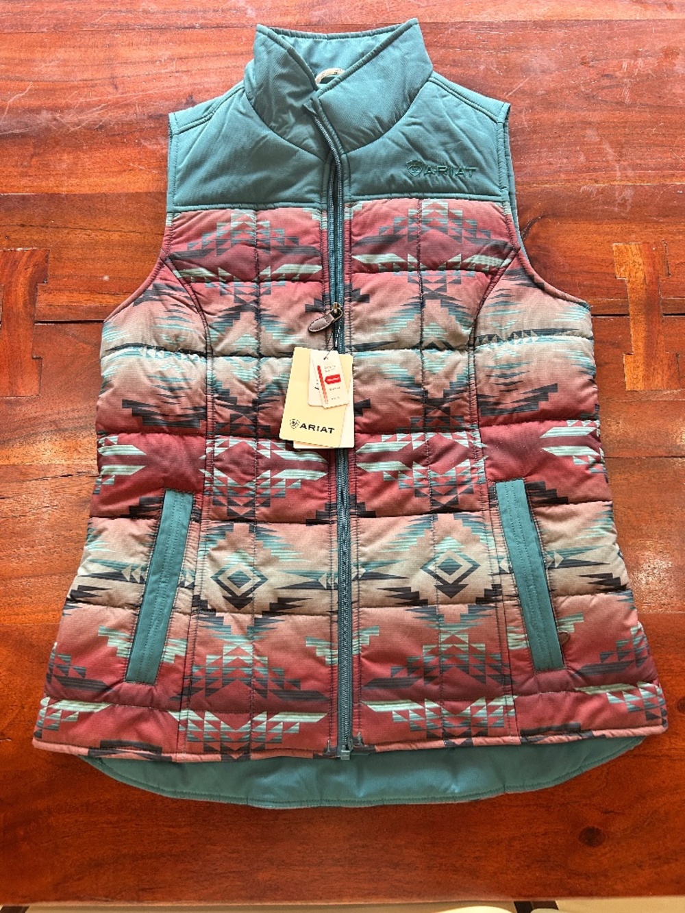 Ariat women’s medium insulated vest NWT